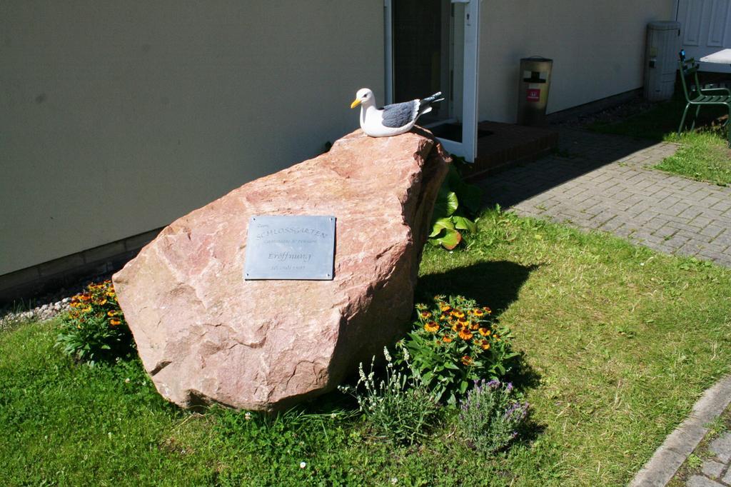 Zum Schlossgarten Ralswiek Exterior photo